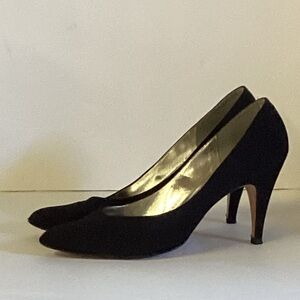 AMANO Black Point Toe Heels